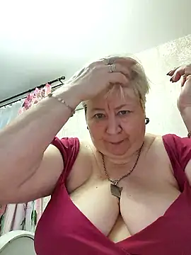 Snapshot of EffectFiona chatting on January 18, 3:43 am EffectFiona online show from January 18, 3:43 am