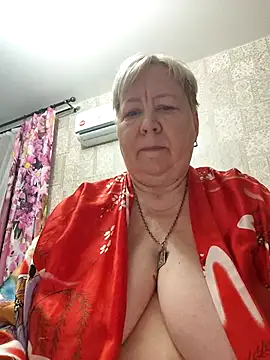 Snapshot of EffectFiona chatting on February 6, 1:32 am EffectFiona online show from February 6, 1:32 am