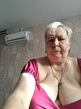 Snapshot of EffectFiona chatting on February 13, 5:47 am EffectFiona online show from February 13, 5:47 am