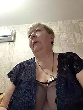 Snapshot of EffectFiona chatting on February 14, 12:29 am EffectFiona online show from February 14, 12:29 am