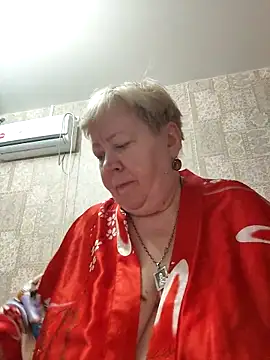 Snapshot of EffectFiona chatting on February 19, 12:39 am EffectFiona online show from February 19, 12:39 am