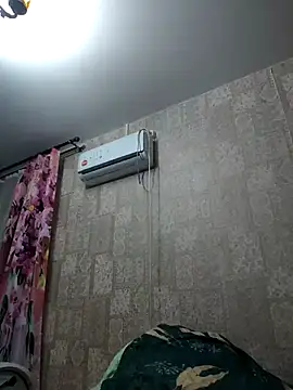 Snapshot of EffectFiona chatting on February 22, 12:01 am EffectFiona online show from February 22, 12:01 am