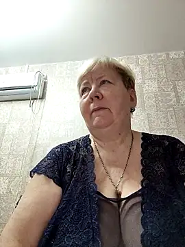 Snapshot of EffectFiona chatting on February 27, 1:05 am EffectFiona online show from February 27, 1:05 am