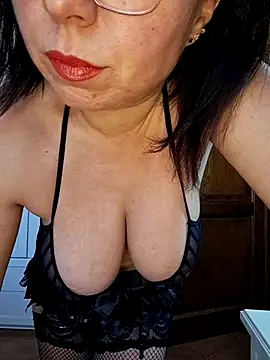 Snapshot of latuabirba chatting on March 16, 10:41 am latuabirba online show from March 16, 10:41 am