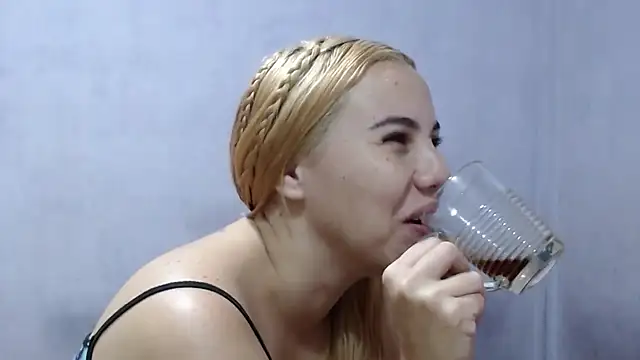 Snapshot of sexy_couple29 chatting on January 14, 10:27 am sexy couple29 online show from January 14, 10:27 am