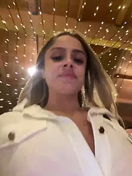 Snapshot of BritneyDimond chatting on December 14, 8:18 pm BritneyDimond online show from December 14, 8:18 pm