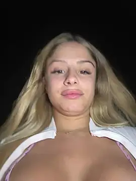 Snapshot of BritneyDimond chatting on December 17, 7:59 pm BritneyDimond online show from December 17, 7:59 pm