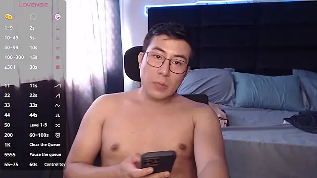 andrewmhilton  online show from November 10, 7:13 pm