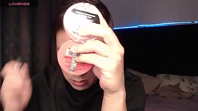 andrewmhilton  online show from January 11, 6:40 am