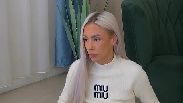 Snapshot of Bailey_Rush chatting on December 15, 6:01 pm Bailey Rush online show from December 15, 6:01 pm