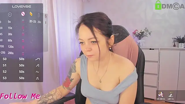 Snapshot of AnnyHoney_ chatting on April 24, 10:28 am AnnyHoney online show from April 24, 10:28 am