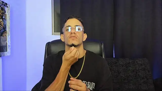 jhonnysnow17 online show from April 22, 4:15 am