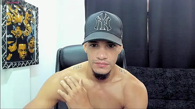 Snapshot of jhonnysnow17 chatting on May 8, 3:28 pm jhonnysnow17 online show from May 8, 3:28 pm
