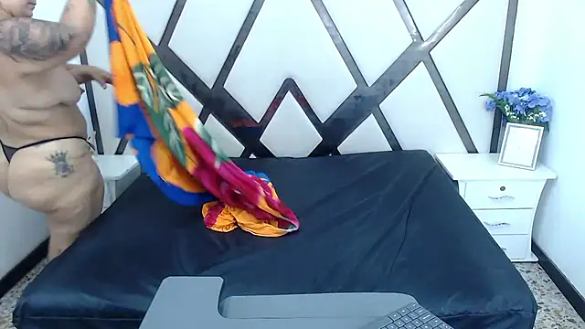 Snapshot of ChloexBigAss chatting on January 13, 6:16 pm ChloexBigAss online show from January 13, 6:16 pm