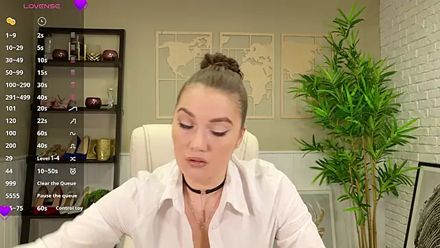 Snapshot of SelineSole chatting on February 5, 4:44 pm SelineSole online show from February 5, 4:44 pm