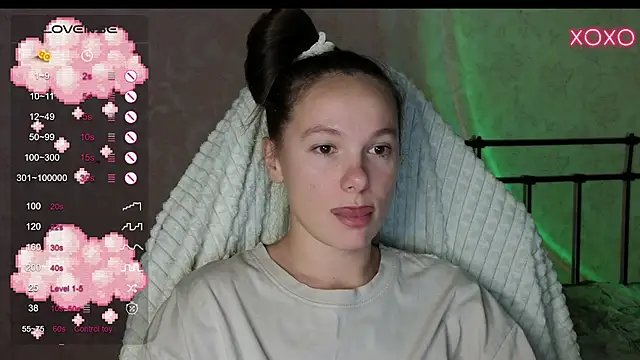 lil luna x online show from December 12, 8:21 pm