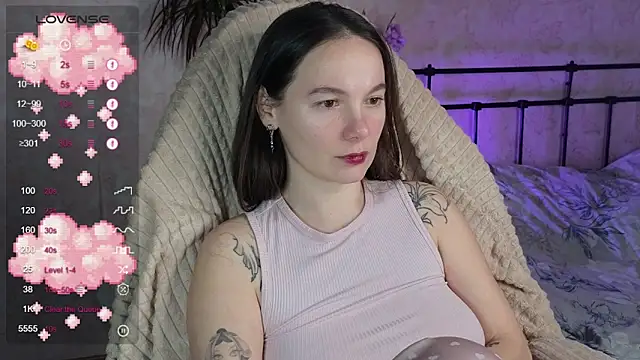 lil luna x online show from April 18, 7:07 pm