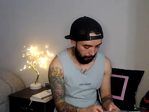 Snapshot of transgenderboy chatting on September 8, 6:51 pm transgenderboy online show from September 8, 6:51 pm