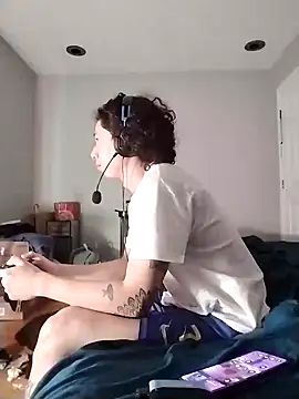 Snapshot of LiverandBrat77 chatting on January 9, 6:38 am LiverandBrat77 online show from January 9, 6:38 am