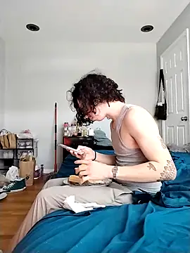 Snapshot of LiverandBrat77 chatting on February 4, 4:08 pm LiverandBrat77 online show from February 4, 4:08 pm