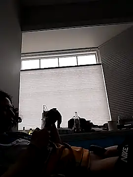 Snapshot of LiverandBrat77 chatting on February 8, 3:31 pm LiverandBrat77 online show from February 8, 3:31 pm