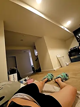 Snapshot of LiverandBrat77 chatting on September 16, 12:33 am LiverandBrat77 online show from September 16, 12:33 am