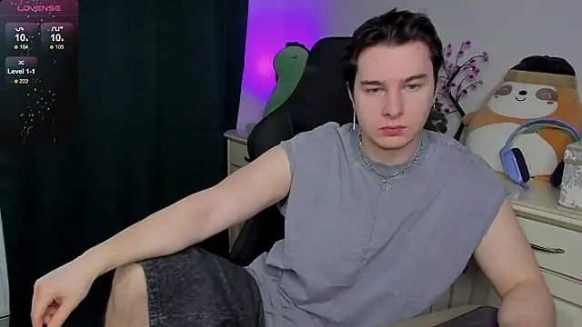 Snapshot of Vincent_Strong chatting on January 19, 8:07 am Vincent Strong online show from January 19, 8:07 am