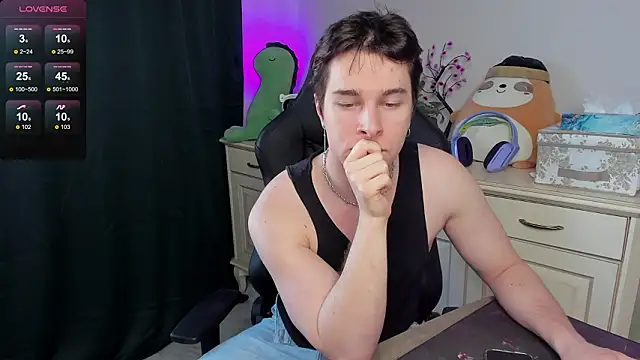 Snapshot of Vincent_Strong chatting on February 1, 8:46 am Vincent Strong online show from February 1, 8:46 am