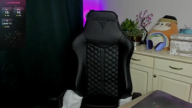 Snapshot of Vincent_Strong chatting on February 2, 8:57 am Vincent Strong online show from February 2, 8:57 am