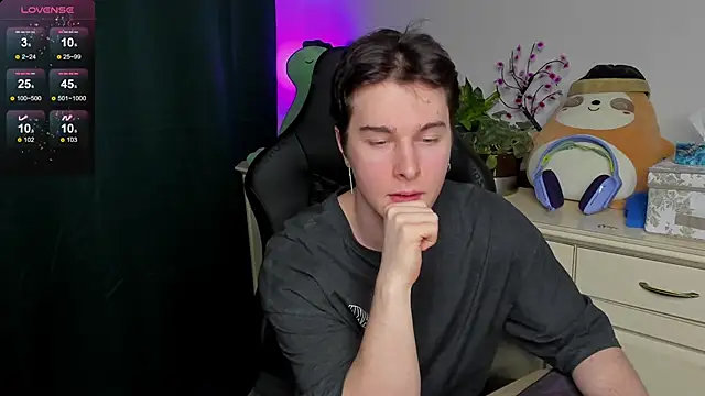 Snapshot of Vincent_Strong chatting on February 4, 1:17 pm Vincent Strong online show from February 4, 1:17 pm