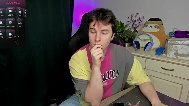 Snapshot of Vincent_Strong chatting on February 6, 7:34 am Vincent Strong online show from February 6, 7:34 am