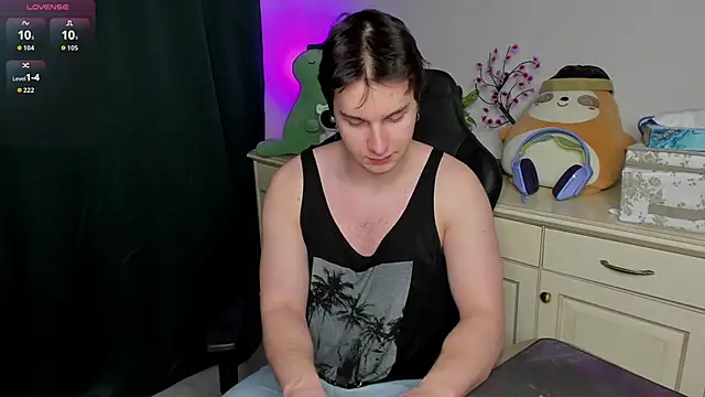 Snapshot of Vincent_Strong chatting on February 7, 3:21 am Vincent Strong online show from February 7, 3:21 am