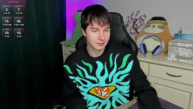 Snapshot of Vincent_Strong chatting on February 8, 4:05 am Vincent Strong online show from February 8, 4:05 am