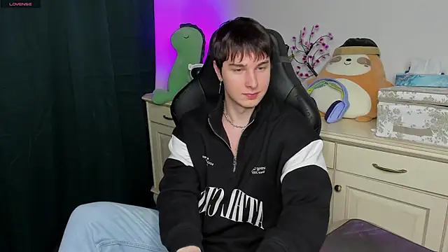 Snapshot of Vincent_Strong chatting on February 8, 6:00 pm Vincent Strong online show from February 8, 6:00 pm