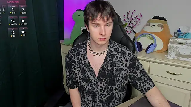 Snapshot of Vincent_Strong chatting on February 9, 9:13 am Vincent Strong online show from February 9, 9:13 am