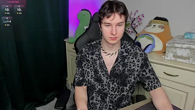 Snapshot of Vincent_Strong chatting on February 11, 7:35 am Vincent Strong online show from February 11, 7:35 am