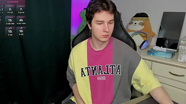 Snapshot of Vincent_Strong chatting on February 13, 8:10 am Vincent Strong online show from February 13, 8:10 am