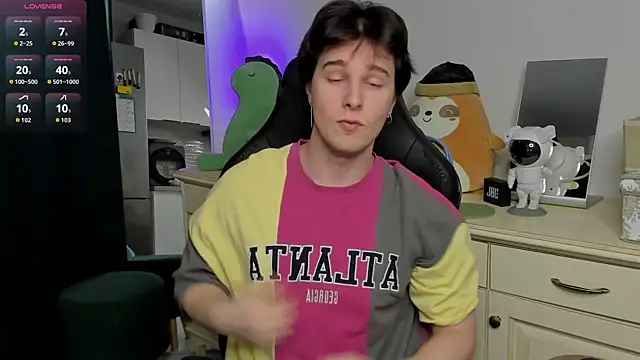 Snapshot of Vincent_Strong chatting on April 10, 1:16 pm Vincent Strong online show from April 10, 1:16 pm