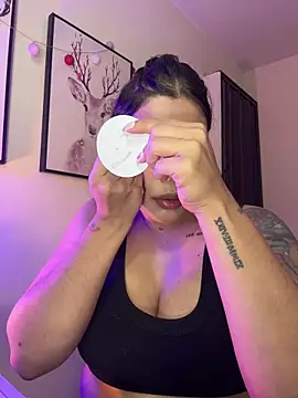 GigiiStone online show from January 18, 6:44 pm