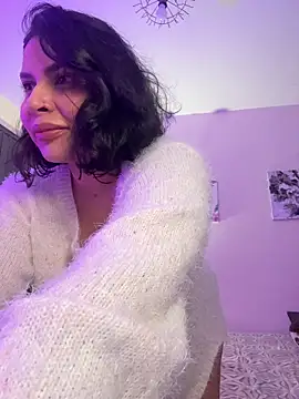 GigiiStone online show from March 29, 4:45 am