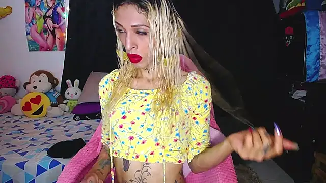 Snapshot of flaquita_corall chatting on April 30, 9:30 pm flaquita corall online show from April 30, 9:30 pm