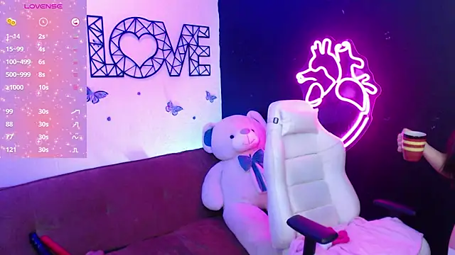 Snapshot of demyanderson_ chatting on January 7, 9:35 pm demyanderson online show from January 7, 9:35 pm