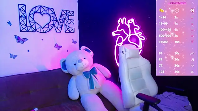 Snapshot of demyanderson_ chatting on March 8, 10:02 pm demyanderson online show from March 8, 10:02 pm