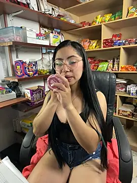 Snapshot of demyanderson_ chatting on February 28, 10:44 pm demyanderson online show from February 28, 10:44 pm