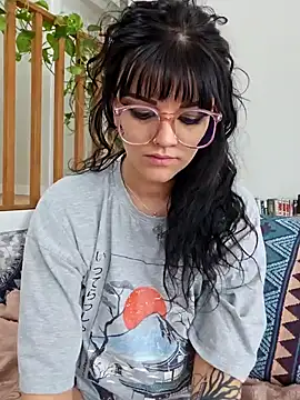 Snapshot of anyalikestosuck chatting on February 19, 6:32 pm anyalikestosuck online show from February 19, 6:32 pm