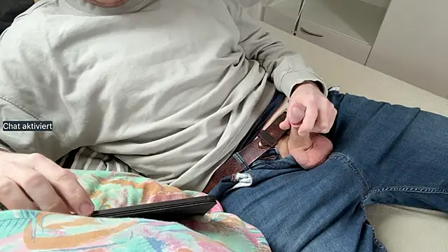 an0nym0us us3r online show from March 13, 1:07 pm