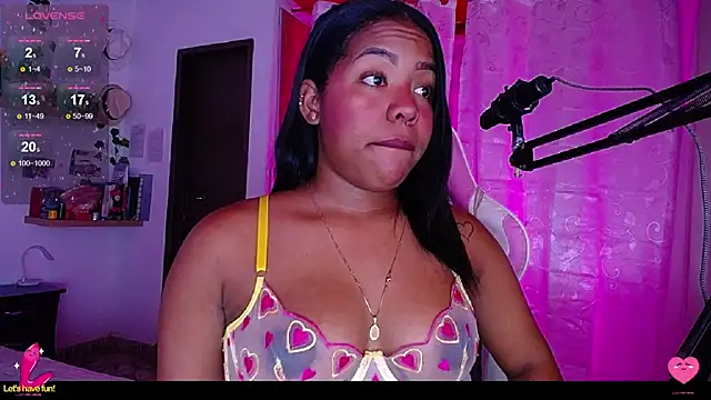 Snapshot of samanthaabloom chatting on January 9, 12:35 am samanthaabloom online show from January 9, 12:35 am