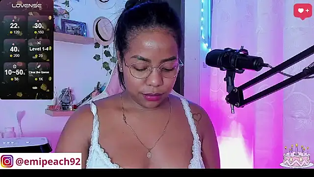 Snapshot of samanthaabloom chatting on March 21, 4:17 am samanthaabloom online show from March 21, 4:17 am