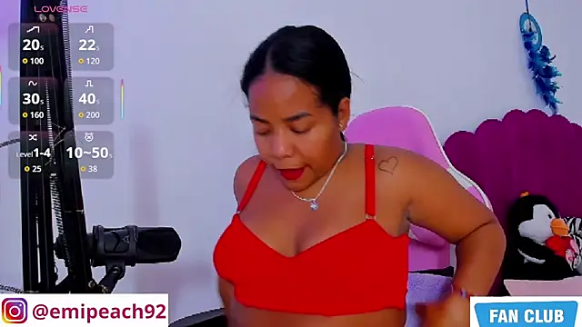 Snapshot of samanthaabloom chatting on April 21, 2:37 am samanthaabloom online show from April 21, 2:37 am