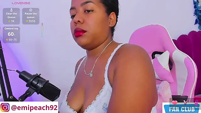 Snapshot of samanthaabloom chatting on May 1, 12:37 am samanthaabloom online show from May 1, 12:37 am